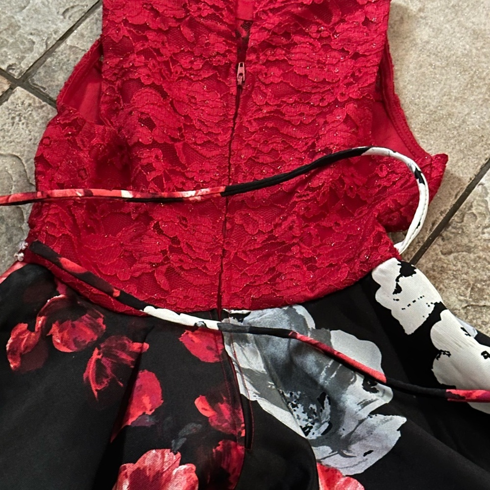 GORGEOUS girls Christmas dress floral skirt red lace top size 8 by Speechless - Picture 8 of 9